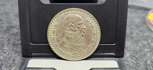 1957 Mexico 1 Peso 10% Silver Coin KM#459 (Estados Unidos Mexicanos)